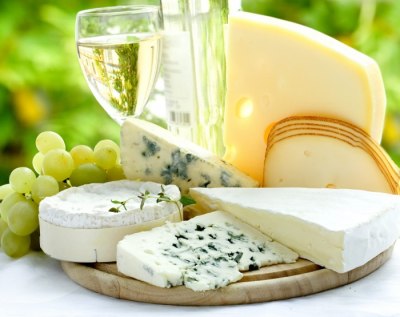 гармоничное сочетание белого вина и сыра